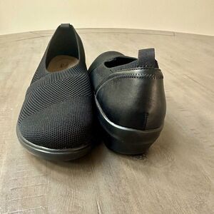 Clarks Sashlynn black, slip on shoes.